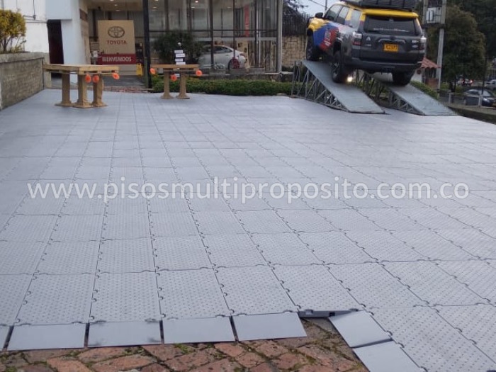 Piso MultiEventos evento comercial automotriz. Bogotá - 2022