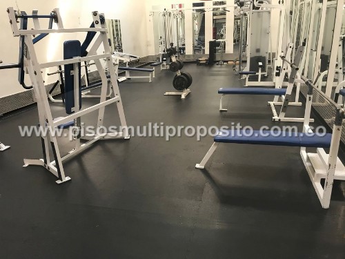 Piso MultiGym gimnasio comercial. 2016
