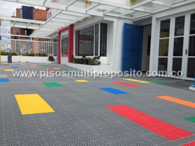 Piso MultiUsos patio exterior jardín infantil. Bogotá - 2016