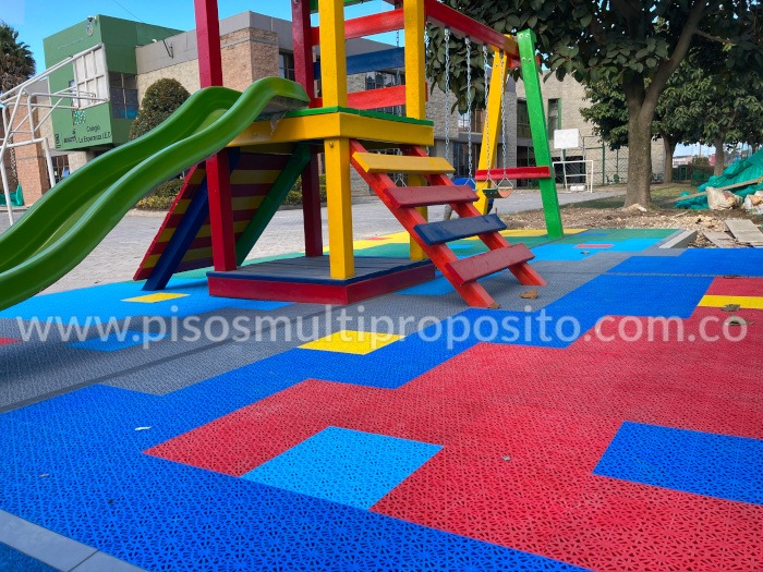 Piso MultiUsos parque infantil colegio. Bogotá - 2022