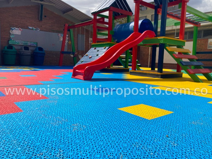 Piso MultiUsos parque infantil colegio. Bogotá - 2023