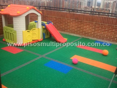 Piso MultiUsos terraza edificio residencial. Bogotá - 2017