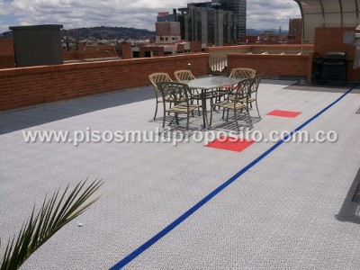 Piso MultiUsos terraza edificio residencial. Bogotá - 2016