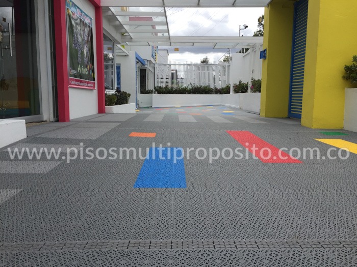 Piso MultiUsos patio exterior jardín infantil. Bogotá - 2016